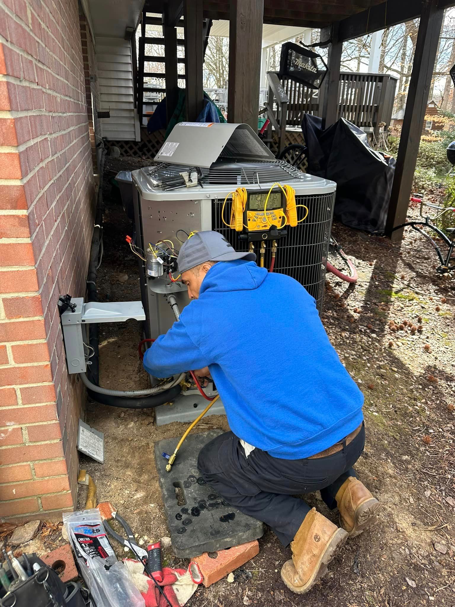 An image of a technician fixing a HVAC unit